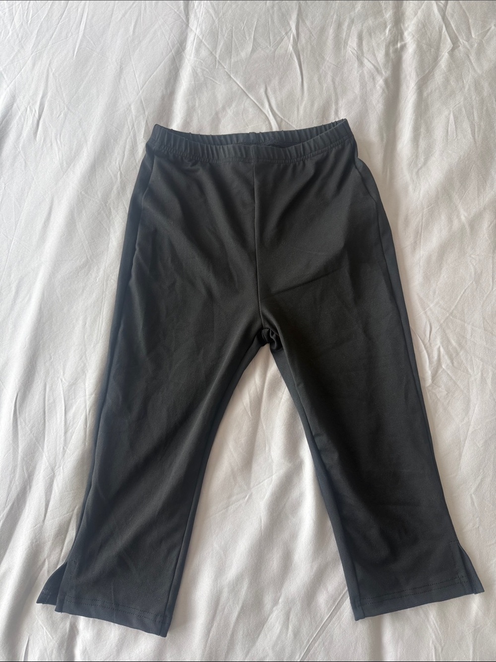 Black capri pants